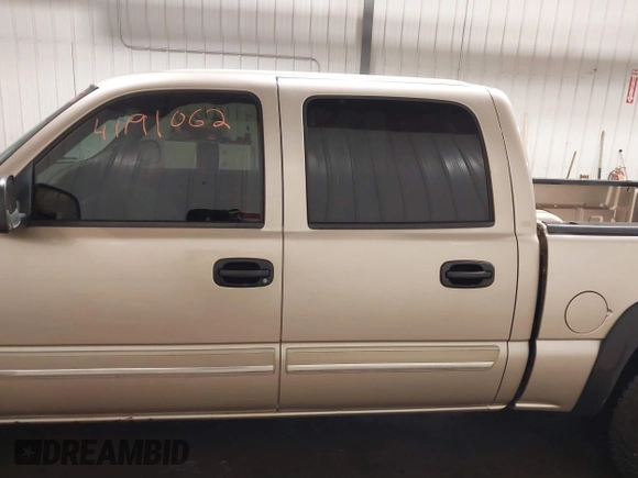 2006 Chevrolet Silverado 1500 LT1 with VIN 2GCEK13Z561329466, listed as a IAAI auction lot 41191062 with 208,661 mi miles. Bid and sale history available at carsss.com. Image 15.