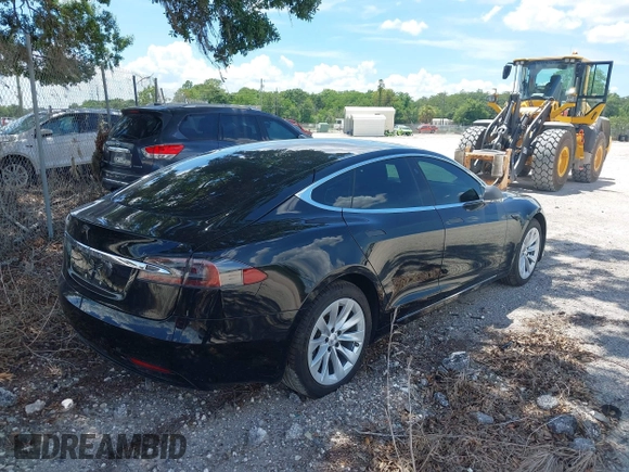 2017 Tesla Model S 60 z VIN 5YJSA1E13HF199359, wystawiony jako IAAI lot #42490410 z przebiegiem 100 377 mil mil oraz . Historia ofert i sprzedaży dostępna na DreamBid. Obrazek 4.