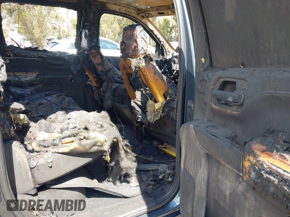 2019 GMC Sierra 1500 SLT z VIN 3GTP8DED1KG229179, wystawiony jako IAAI lot #41932481 z przebiegiem Nie podano mil oraz . Historia ofert i sprzedaży dostępna na DreamBid. Obrazek 8.