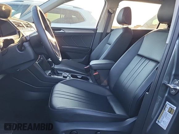 2024 Volkswagen Tiguan SE with VIN 3VV3B7AX5RM107598, listed as a IAAI auction lot 42796418 with 25,762 mi miles and . Bid and sale history available at DreamBid. Image 39.