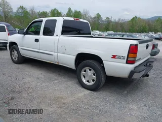 2006 GMC Sierra 1500 Work Truck z VIN 1GTEK19B76E109013, wystawiony jako IAAI lot #42098117 z przebiegiem 204 399 mil mil oraz . Historia ofert i sprzedaży dostępna na DreamBid. Obrazek 3.