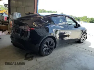 2024 Tesla Model Y Long Range z VIN 7SAYGDEEXRF072397, wystawiony jako Copart lot #61157535 z przebiegiem Nie podano mil oraz Szkoda całkowita • Salvage title. Historia ofert i sprzedaży dostępna na DreamBid. Obrazek 3.