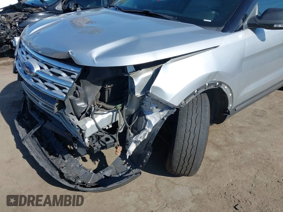 2019 Ford Explorer XLT z VIN 1FM5K7D84KGA60538, wystawiony jako IAAI lot #42603310 z przebiegiem 134 221 mil mil oraz . Historia ofert i sprzedaży dostępna na DreamBid. Obrazek 6.
