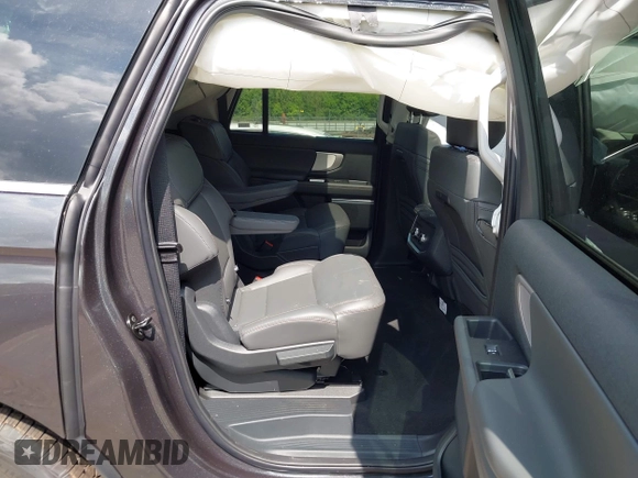 2025 Ford Expedition Max Active with VIN 1FMJK1J8XSEA26762, listed as a IAAI auction lot 42636848 with 706 mi miles and . Bid and sale history available at DreamBid. Image 8.