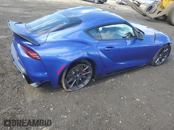 2023 Toyota Supra 3.0 z VIN WZ1DB0G02PW059707, wystawiony jako Copart lot #69791693 z przebiegiem 7559 mil mil oraz . Historia ofert i sprzedaży dostępna na DreamBid. Obrazek 3.