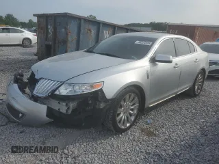 2011 Lincoln MKS z VIN 1LNHL9DR3BG612979, wystawiony jako Copart lot #55224495 z przebiegiem 156 591 mil mil oraz Szkoda całkowita • Salvage title. Historia ofert i sprzedaży dostępna na DreamBid. Obrazek 1.