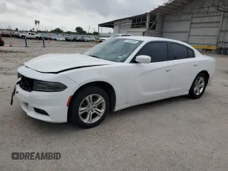 2015 Dodge Charger SE z VIN 2C3CDXBG2FH738332, wystawiony jako Copart lot #55653535 z przebiegiem 110 821 mil mil oraz Szkoda całkowita • Salvage title. Historia ofert i sprzedaży dostępna na DreamBid. Obrazek 1.