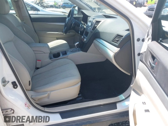 2010 Subaru Outback z VIN 4S4BRCAC1A3356879, wystawiony jako IAAI lot #42482545 z przebiegiem 114 542 mil mil oraz . Historia ofert i sprzedaży dostępna na DreamBid. Obrazek 5.