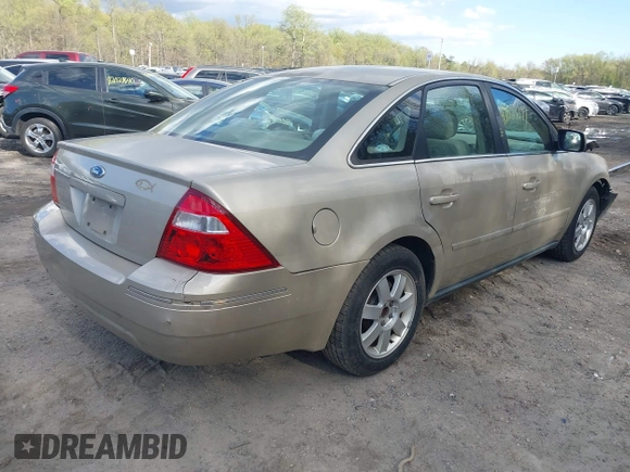 2005 Ford Five Hundred SE z VIN 1FAFP23115G121341, wystawiony jako IAAI lot #42027397 z przebiegiem 110 851 mil mil oraz . Historia ofert i sprzedaży dostępna na DreamBid. Obrazek 4.