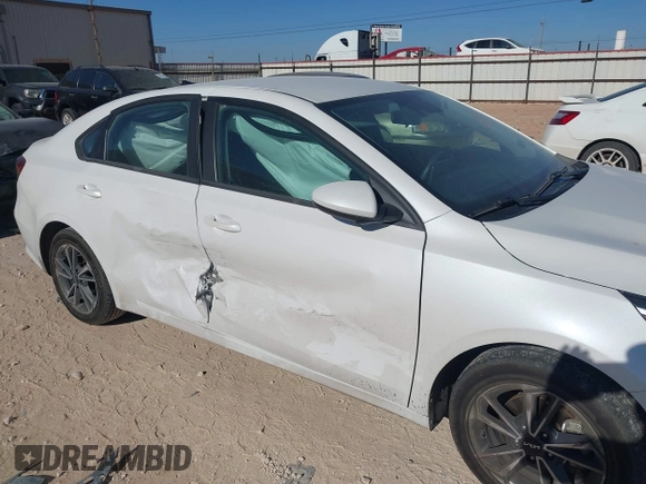 2022 Kia Forte LXS z VIN 3KPF24AD7NE479402, wystawiony jako IAAI lot #41629995 z przebiegiem 54 864 mil mil oraz . Historia ofert i sprzedaży dostępna na DreamBid. Obrazek 6.