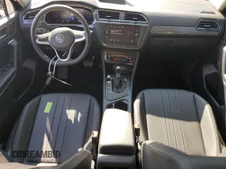 2023 Volkswagen Tiguan SE z VIN 3VV3B7AX9PM134218, wystawiony jako Copart lot #54731705 z przebiegiem 9 460 mil mil oraz Szkoda całkowita • Salvage title. Historia ofert i sprzedaży dostępna na DreamBid. Obrazek 8.