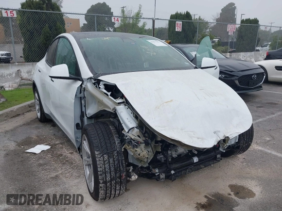 2022 Tesla Model Y Long Range z VIN 7SAYGDEE4NF315356, wystawiony jako IAAI lot #41571151 z przebiegiem 1 056 mil mil oraz . Historia ofert i sprzedaży dostępna na DreamBid. Obrazek 6.