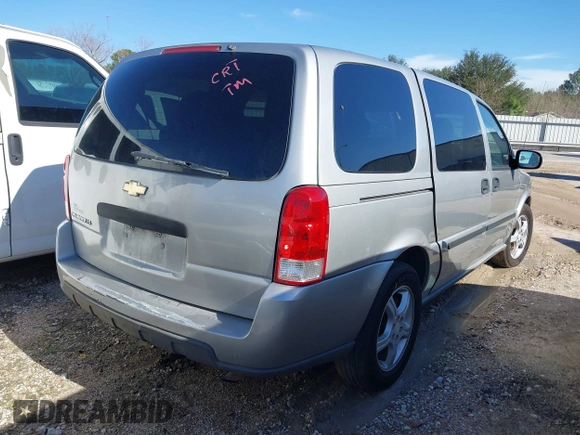 2008 Chevrolet Uplander LS with VIN 1GNDV23178D161136, listed as a IAAI auction lot 41413970 with 175,443 mi miles. Bid and sale history available at carsss.com. Image 4.