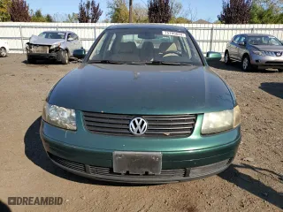 1999 Volkswagen Passat GLS with VIN WVWPD63B5XE497918, listed as a Copart auction lot 75795044 with 121,229 mi miles and Salvage Title. Bid and sale history available at carsss.com. Image 5.