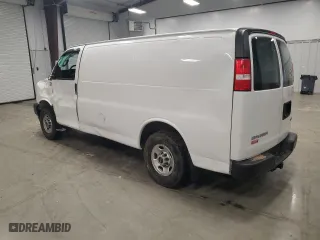 2022 GMC Savana Cargo Van with VIN 1GTW7AFP3N1290963, listed as a Copart auction lot 45167374 with 43,924 mi miles and Salvage Title. Bid and sale history available at carsss.com. Image 2.