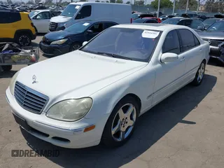 2004 Mercedes-Benz S 500 z VIN WDBNG75J54A418550, wystawiony jako IAAI lot #42444566 z przebiegiem 152 597 mil mil oraz . Historia ofert i sprzedaży dostępna na DreamBid. Obrazek 2.