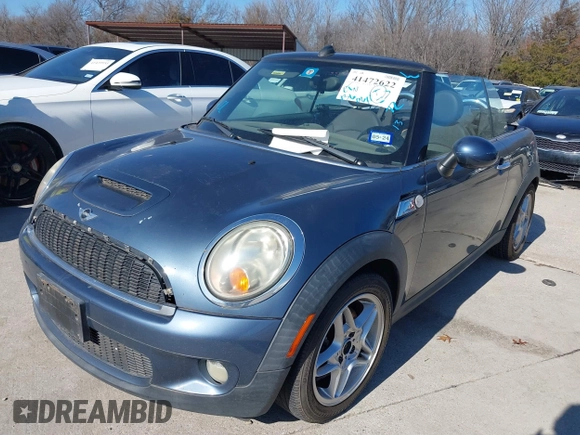 2010 MINI Convertible S с VIN WMWMS3C51ATZ85345, выставлен на аукционе IAAI как лот 41472622 с пробегом 136 061 миль миль и . История ставок и продаж доступна на DreamBid. Изображение 2.