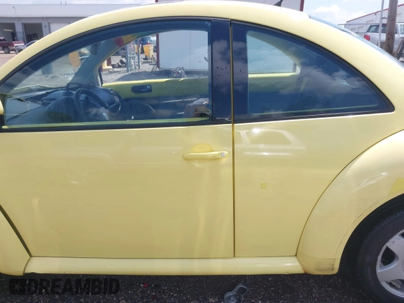 2000 Volkswagen Beetle GLS z VIN 3VWCA21C4YM414855, wystawiony jako IAAI lot #42198615 z przebiegiem 128 131 mil mil oraz . Historia ofert i sprzedaży dostępna na DreamBid. Obrazek 15.