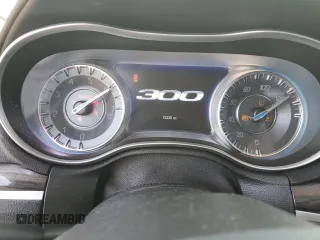 2018 Chrysler 300 Touring z VIN 2C3CCAAG4JH302012, wystawiony jako Copart lot #52806985 z przebiegiem 73 335 mil mil oraz Szkoda całkowita • Salvage title. Historia ofert i sprzedaży dostępna na DreamBid. Obrazek 9.