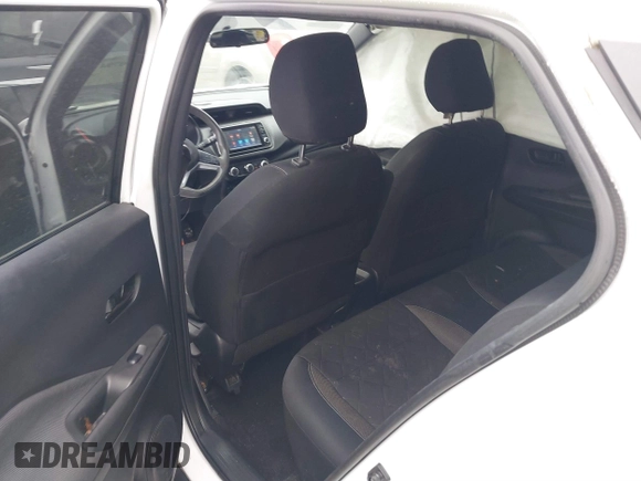 2019 Nissan Kicks SV with VIN 3N1CP5CU5KL471493, listed as a IAAI auction lot 40940794 with 111,733 mi miles. Bid and sale history available at carsss.com. Image 8.