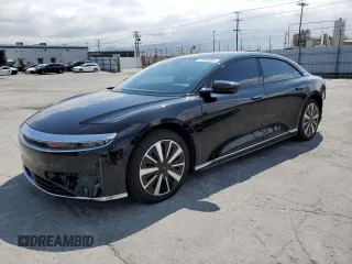 2023 Lucid Air Pure z VIN 50EA1PFA6PA007433, wystawiony jako Copart lot #55066085 z przebiegiem 13 113 mil mil oraz Szkody całkowita. Historia ofert i sprzedaży dostępna na DreamBid. Obrazek 1.