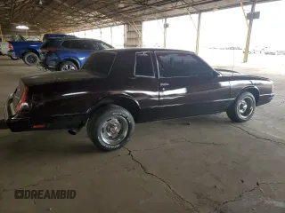 1987 Chevrolet Monte Carlo z VIN 1G1GZ11H6HR117922, wystawiony jako Copart lot #45329575 z przebiegiem 49 753 mil mil oraz Tytuł czysty. Historia ofert i sprzedaży dostępna na DreamBid. Obrazek 3.