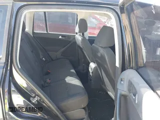 2013 Volkswagen Tiguan S z VIN WVGAV3AXXDW594680, wystawiony jako IAAI lot #41652323 z przebiegiem 136 382 mil mil oraz . Historia ofert i sprzedaży dostępna na DreamBid. Obrazek 8.