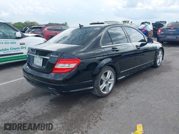2010 Mercedes-Benz C 300 Sport z VIN WDDGF8BB9AR124264, wystawiony jako IAAI lot #42075919 z przebiegiem 210 433 mil mil oraz . Historia ofert i sprzedaży dostępna na DreamBid. Obrazek 4.