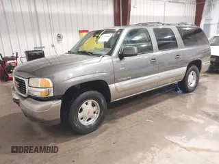 2000 GMC Yukon XL SLT with VIN 3GKFK16T7YG142515, listed as a IAAI auction lot 42044906 with 271,911 mi miles. Bid and sale history available at carsss.com. Image 2.
