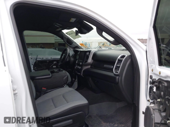 2022 Ram 1500 Big Horn z VIN 1C6SRFMT9NN241711, wystawiony jako IAAI lot #41696580 z przebiegiem 42 693 mil mil oraz . Historia ofert i sprzedaży dostępna na DreamBid. Obrazek 5.