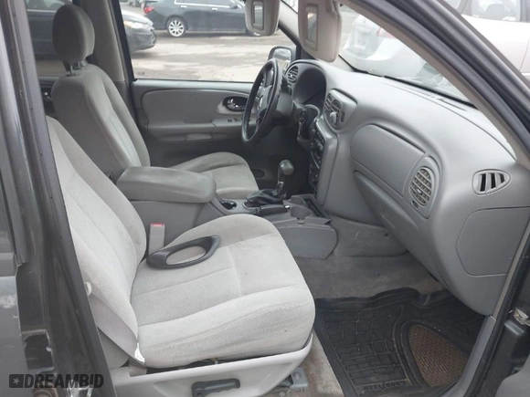 2006 Chevrolet TrailBlazer LT with VIN 1GNDT13S762159324, listed as a IAAI auction lot 41446856 with 208,243 mi miles. Bid and sale history available at carsss.com. Image 5.