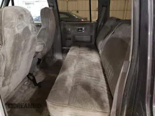 1991 GMC Suburban z VIN 1GKEV16K5MF500359, wystawiony jako Copart lot #81125224 z przebiegiem 177 181 mil mil oraz Tytuł czysty. Historia ofert i sprzedaży dostępna na DreamBid. Obrazek 11.