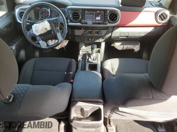 2020 Toyota Tacoma SR5 z VIN 3TMAZ5CN8LM126431, wystawiony jako Copart lot #56073545 z przebiegiem 27 612 mil mil oraz Szkoda całkowita • Salvage title. Historia ofert i sprzedaży dostępna na DreamBid. Obrazek 8.