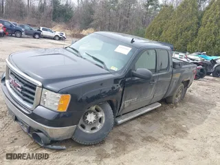 2008 GMC Sierra 2500HD SLE2 with VIN 1GTHK29K38E109404, listed as a IAAI auction lot 41925193 with 131,770 mi miles. Bid and sale history available at carsss.com. Image 17.