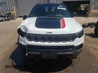 2025 Jeep Compass Trailhawk with VIN 3C4NJDDN2ST533537, listed as a Copart auction lot 61374825 with 8,889 mi miles and Clean title. Bid and sale history available at DreamBid. Image 5.