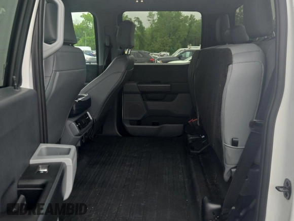 2023 Ford F-150 Lightning Pro z VIN 1FTVW1EL0PWG02840, wystawiony jako IAAI lot #42379448 z przebiegiem 52 710 mil mil oraz . Historia ofert i sprzedaży dostępna na DreamBid. Obrazek 12.