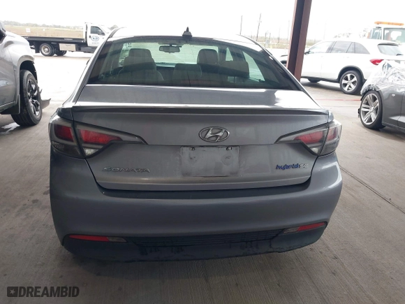 2017 Hyundai Sonata Hybrid SE with VIN KMHE24L14HA048579, listed as a IAAI auction lot 41018016 with 92,342 mi miles. Bid and sale history available at carsss.com. Image 16.