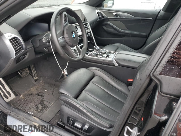 2022 BMW 8 Series 840i с VIN WBAGV4C04NCJ54569, выставлен на аукционе Copart как лот 61818223 с пробегом 23 680 миль миль и . История ставок и продаж доступна на DreamBid. Изображение 7.