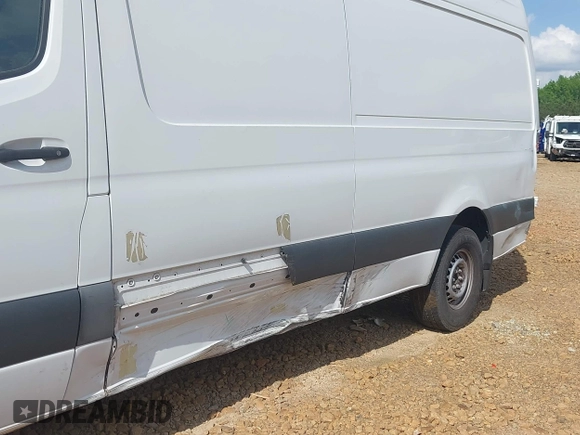 2021 Mercedes-Benz Sprinter Cargo with VIN W1Y4ECHY0MT073349, listed as a IAAI auction lot 39699453 with 136,101 mi miles and . Bid and sale history available at carsss.com. Image 18.