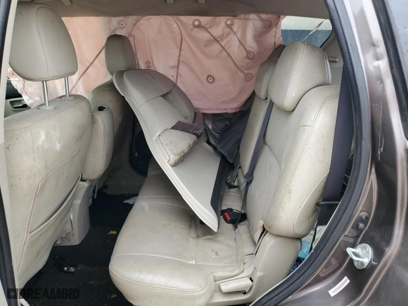 2010 Mitsubishi Outlander XLS with VIN JA4JT4AX5AZ002588, listed as a Copart auction lot 84287184 with 184,195 mi miles and Salvage Title. Bid and sale history available at carsss.com. Image 11.