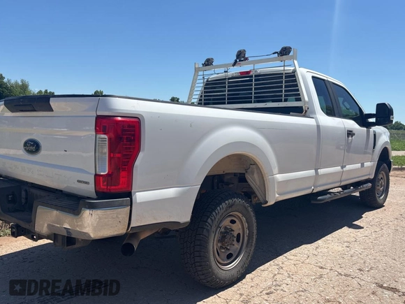 2017 Ford F-250 XLT with VIN 1FT7X2B69HEE28459, listed as a Copart auction lot 55882185 with 182,045 mi miles and Clean title. Bid and sale history available at DreamBid. Image 4.