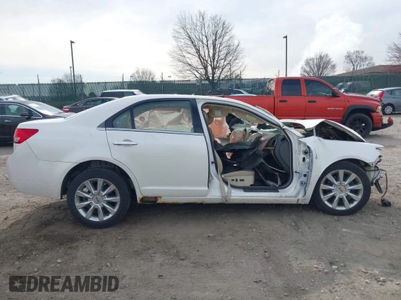 2011 Lincoln MKZ with VIN 3LNHL2JC3BR762719, listed as a IAAI auction lot 41839668 with Not provided miles and . Bid and sale history available at DreamBid. Image 12.