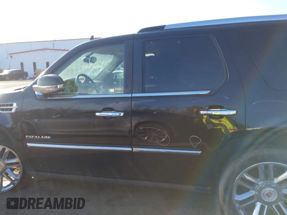 2013 Cadillac Escalade Platinum Edition with VIN 1GYS4DEF7DR251126, listed as a IAAI auction lot 41534025 with 173,153 mi miles. Bid and sale history available at carsss.com. Image 15.