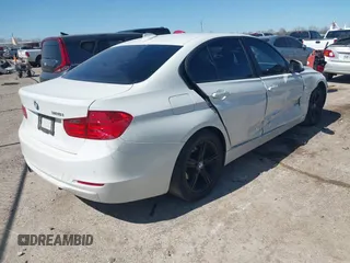 2014 BMW 3 Series 328i z VIN WBA3C1C55EK109483, wystawiony jako IAAI lot #41670180 z przebiegiem 99 947 mil mil oraz . Historia ofert i sprzedaży dostępna na DreamBid. Obrazek 4.