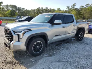 2024 Toyota Tundra SR5 z VIN 5TFLA5AB3RX031531, wystawiony jako Copart lot #50095265 z przebiegiem 67 157 mil mil oraz Czysty tytuł • Clean title. Historia ofert i sprzedaży dostępna na DreamBid. Obrazek 1.