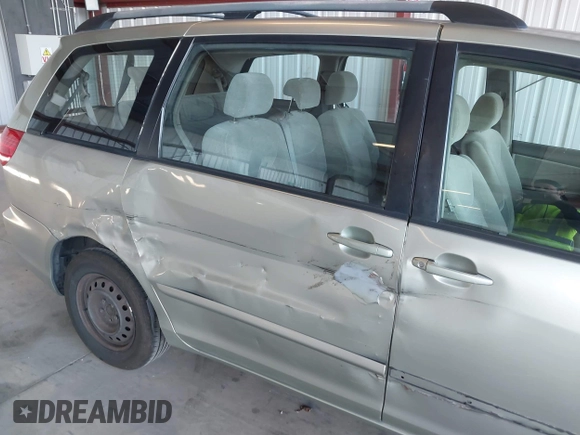 2006 Toyota Sienna CE with VIN 5TDZA23C26S554717, listed as a IAAI auction lot 42153356 with 198,556 mi miles. Bid and sale history available at carsss.com. Image 6.