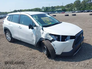 2023 Toyota Corolla Cross L z VIN 7MUAAABG0PV056373, wystawiony jako IAAI lot #42495014 z przebiegiem 17 368 mil mil oraz . Historia ofert i sprzedaży dostępna na DreamBid. Obrazek 1.