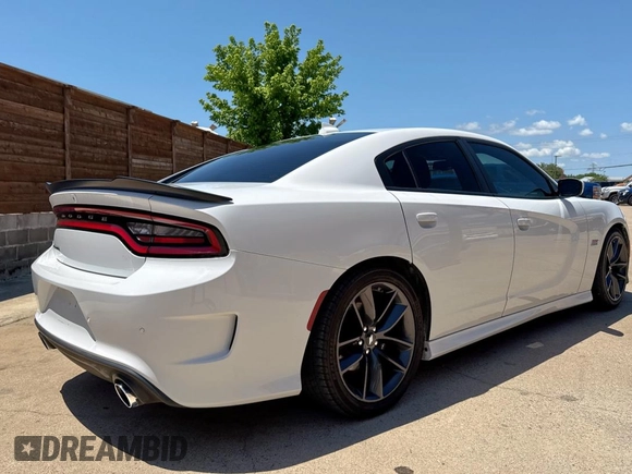 2019 Dodge Charger Scat Pack z VIN 2C3CDXGJ3KH558842, wystawiony jako Copart lot #60527095 z przebiegiem 127 546 mil mil oraz Czysty tytuł • Clean title. Historia ofert i sprzedaży dostępna na DreamBid. Obrazek 4.