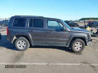 2017 Jeep Patriot Sport z VIN 1C4NJPBB0HD121397, wystawiony jako IAAI lot #41709399 z przebiegiem 124 512 mil mil oraz . Historia ofert i sprzedaży dostępna na DreamBid. Obrazek 13.