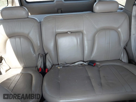 2000 Ford Expedition Eddie Bauer with VIN 1FMPU18LXYLA13237, listed as a IAAI auction lot 42127324 with Not provided miles and . Bid and sale history available at DreamBid. Image 15.